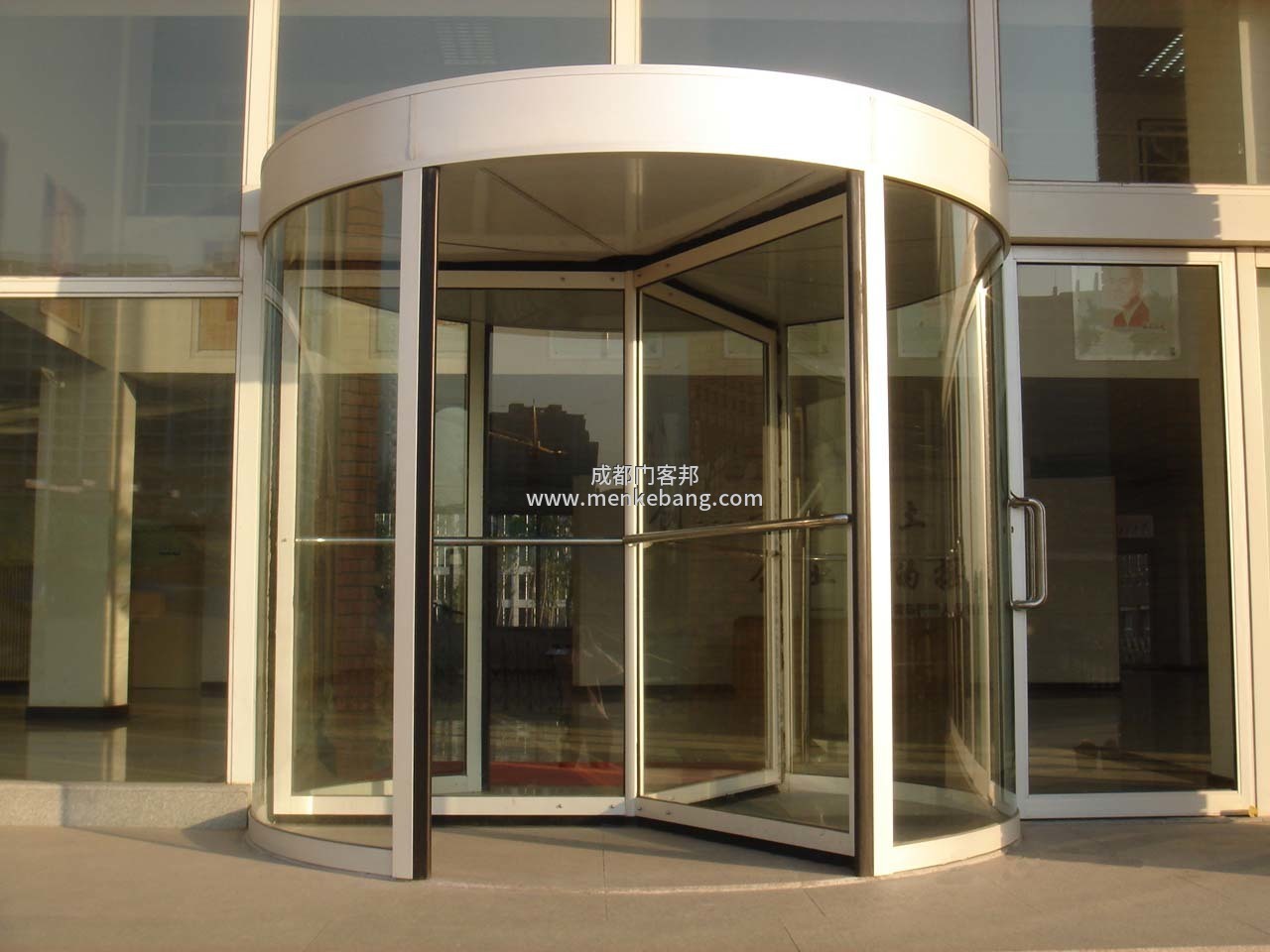 旋轉(zhuǎn)自動(dòng)門如何選擇