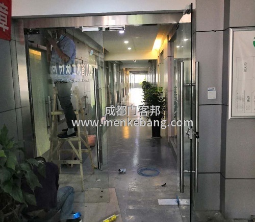 成都過(guò)道門禁玻璃門安裝案例