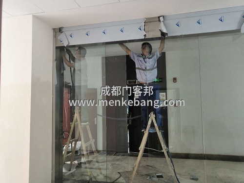 龍泉自動(dòng)門(mén)定做,龍泉感應(yīng)玻璃自動(dòng)門(mén),龍泉玻璃門(mén)自動(dòng)門(mén)安裝定制廠家案例