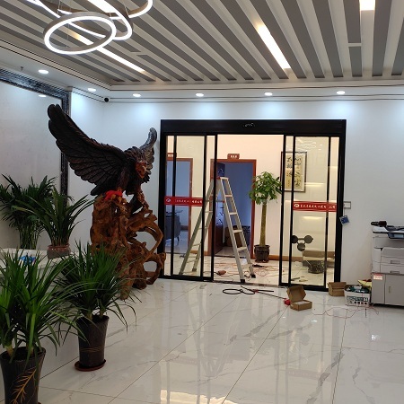 成都鋁合金型材感應(yīng)門(mén)安裝案例