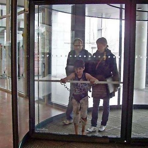 兩翼旋轉(zhuǎn)門的有用性和安全性是如何表現(xiàn)的