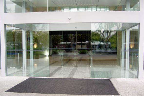 自動(dòng)玻璃門的工作原理及安裝方法介紹