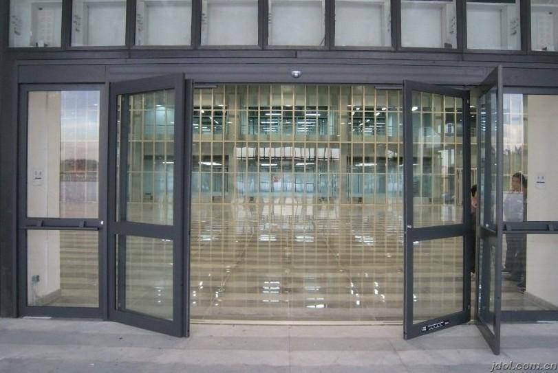 緊急逃生門的作用？