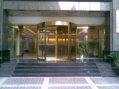 成都自動旋轉(zhuǎn)門工程案例